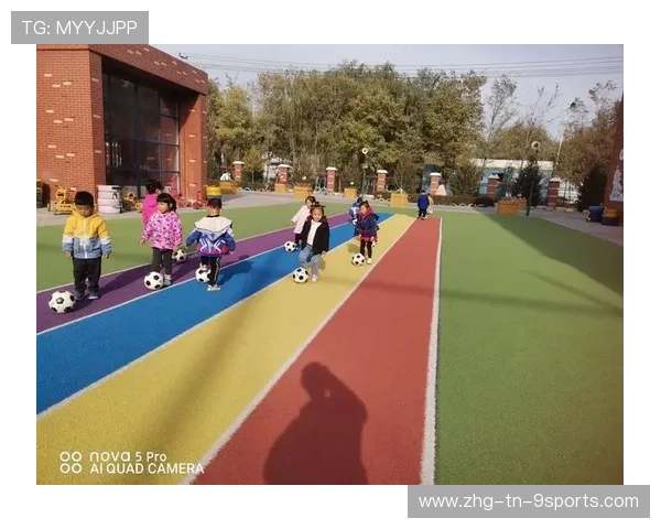 足球俱乐部与社区合作开展儿童足球启蒙活动，足球社活动趣味活动